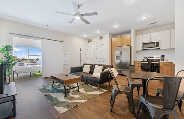 The Acoustic Abode: 1-BedRoom W/ Pool!