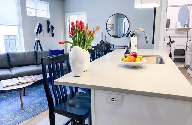 The Adjourn: cozy condo near Vandy w/ parking