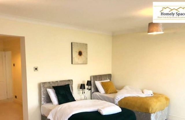The Ampthill 3BR House By Homely Spaces Short Lets & Serviced Accommodation