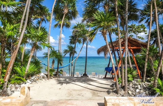 Los Primos es la mejor villa frente al mar con piscina, en una comunidad cerrada segura.