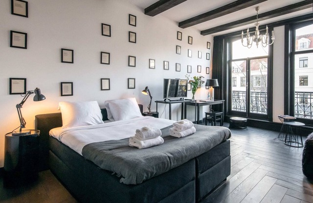 The Black Canal Studio in heart of Amsterdam
