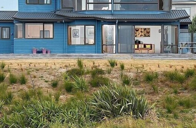 THE BLUE HOUSE - PAPAMOA HOLIDAY HOME, with a garden in Papamoa Beach