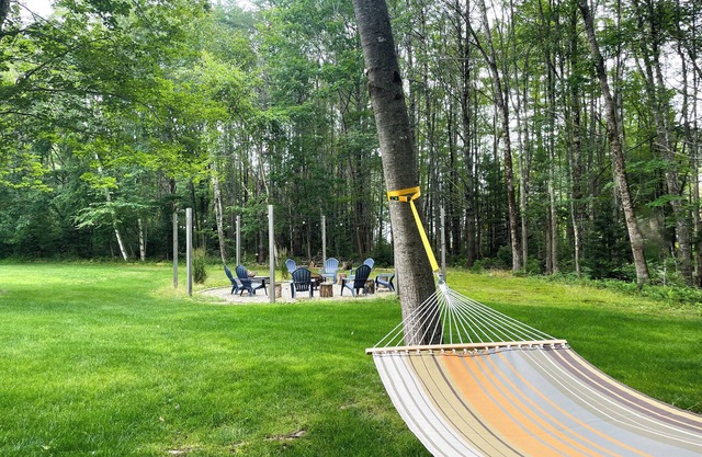 The Bunk House KBK. 3 min to beach- sleeps 9. Oversize fire pit. Family vibes.