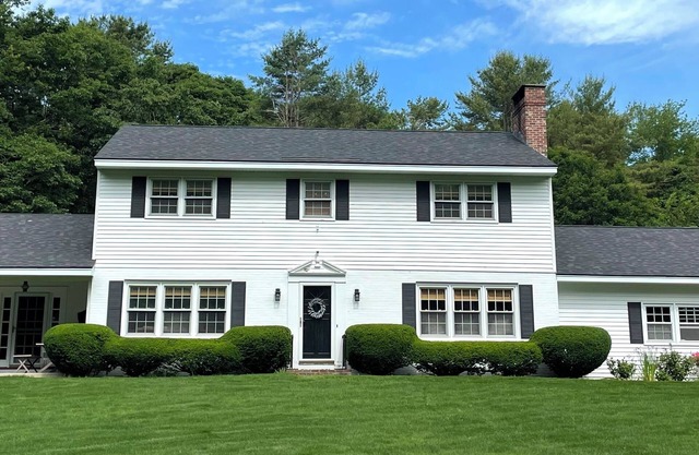 The Bunk House KBK in Kennebunk,Maine. 1.2 MILE to BEACH! Sleeps 9 people.