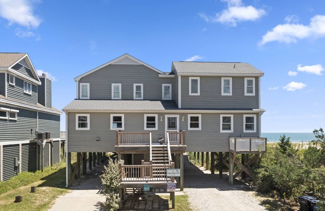 The Coquina Beach House - Oceanfront, Dog Friendly