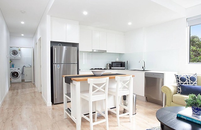 THE COVE (I90) - Designer One Bedroom Apartment in Leafy Lane Cove