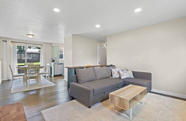 Cozy 2-bedroom Unit in awesome Spokane with WiFi