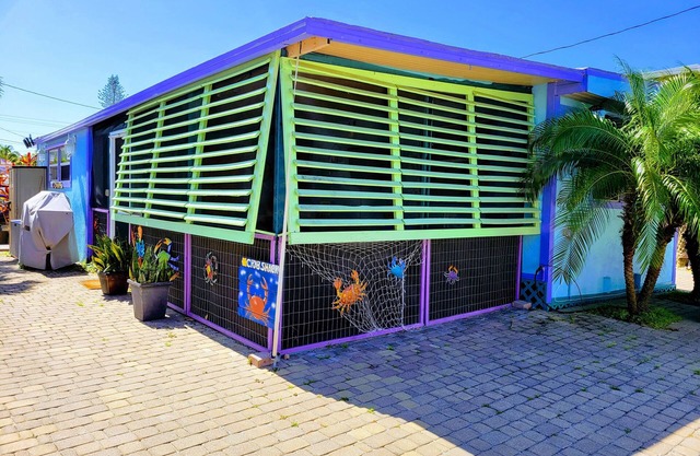The Crab Shack - Fully-equipped and Updated 2-bedroom Waterfront Vacation Rental