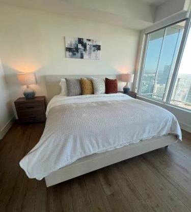 The Daisy Bright 2BR Stay in Downtown San Diego