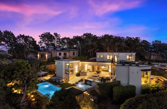 Del Mar Dream House con vista panorámica al mar, a pie del centro del pueblo - ¡Tiene capacidad para 11!