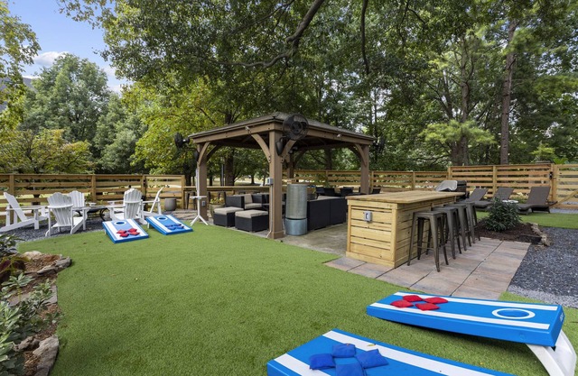 The Dobbs Atlanta Beltline - Luxury 6 BD/4 BA, Midtown, Downtown Steps Away