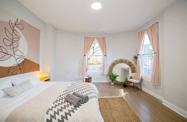 The East Rock | 4BR | Pking | Wash & Dryer | Yale