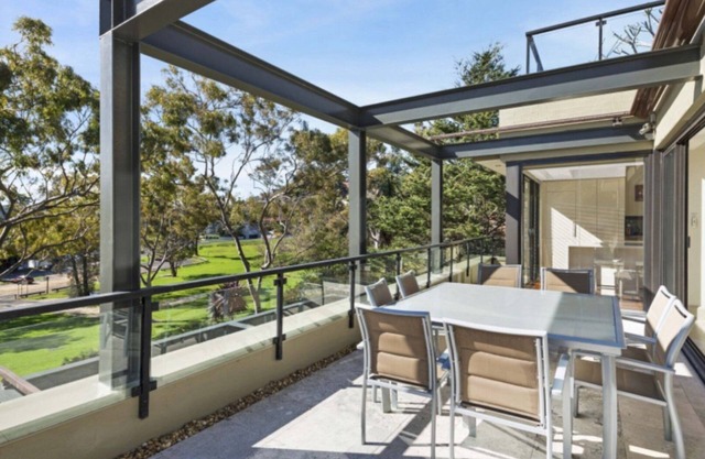 The Edge - 3 Min Flat Walk to Beach & Cafes