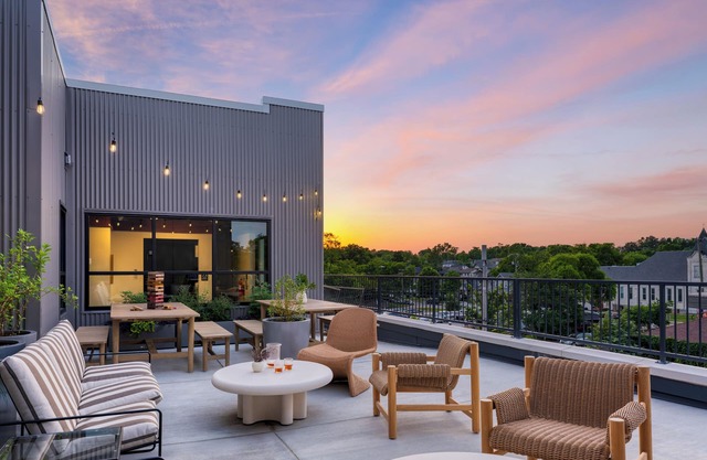 The Gilmore Hotel in 12 South | Sleeps 24