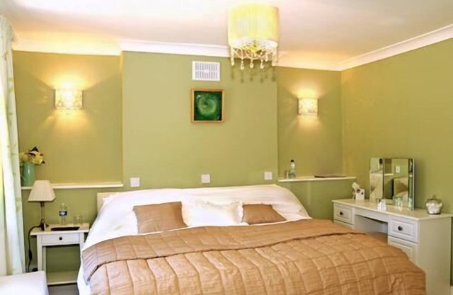 Cama de Matrimonio o Dos Camas-Baño en la habitacion-GREEN