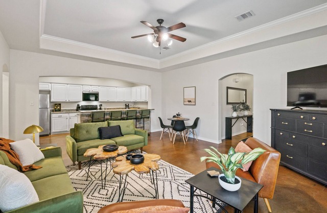 The Hayes House is perfect for Game Days, Family Visits & Getaways.