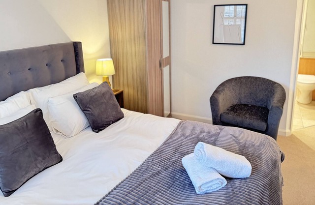 The Heart of Kensington Mews PRIVATE House | Centrally Located & Transport Links