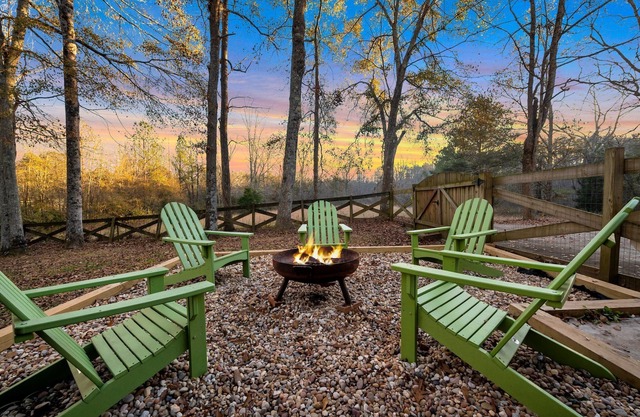The Hidden Gem. Quiet, Cozy & only 30 minutes from down town Atlanta.
