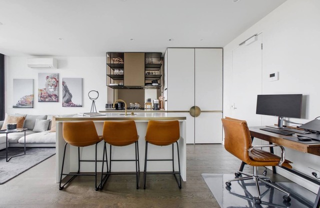 The Inner Circle Serene Balcony Abode on Cambridge
