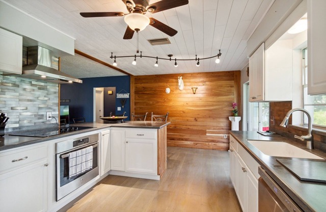 The Lake Home - PET FRIENDLY! A Beautiful Oasis In The Heart Of Florida! by RedAwning