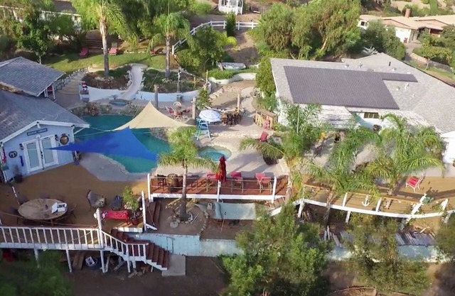 Ambiente tipo resort con hermosas vistas; un oasis para escapar de la refriega