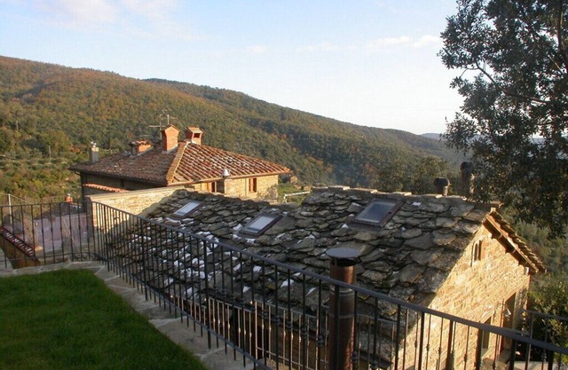The Lauro lovely Tuscan cottage with shared pool