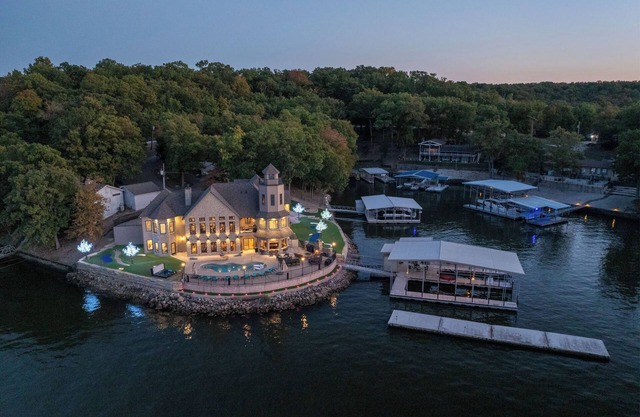 The Lighthouse - Amazing 7,000 SF Home - Private Heated Pool & Golf Course