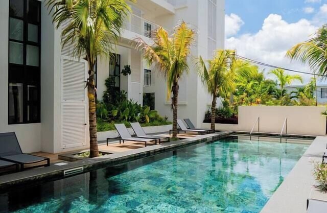 The Luxe Retreat - Chic & Comfy