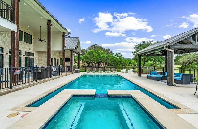 The most Instagram-able house in Concan. Private pool, hot tub, minutes to THE Frio River