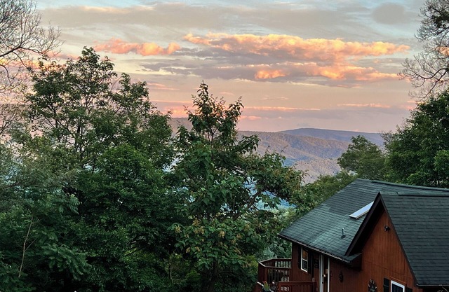 The Mountain House on High Knob - Dog Friendly!
