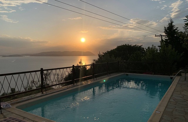 The Music House: una villa espaciosa con piscina y vistas panorámicas al mar Egeo