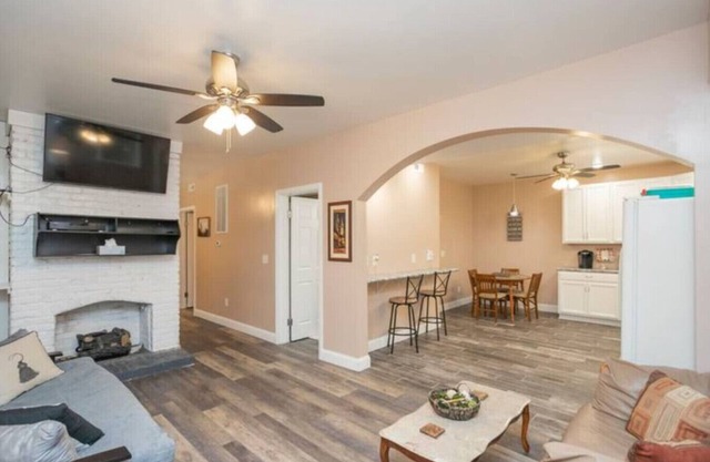 **The Nashville Nest! Minutes frm DT and Airport**