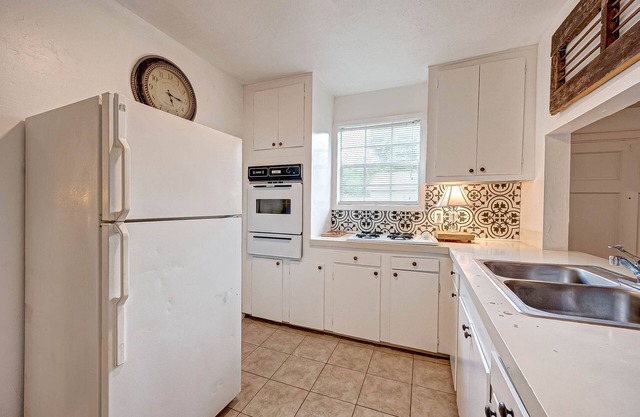 Garage Apt 2br
