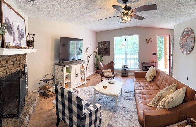 The Nest in Ranger - A Cozy Private Getaway with a Huge Game Room!