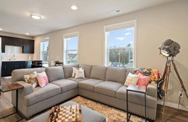 The Nook - Cozy city living steps from Tacoma’s waterfront, dining, and culture.