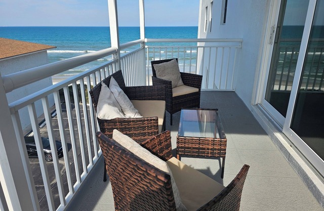 Edificio frente al mar precio fenomenal de verano- $ 600 por 7 días- piscina en la playa