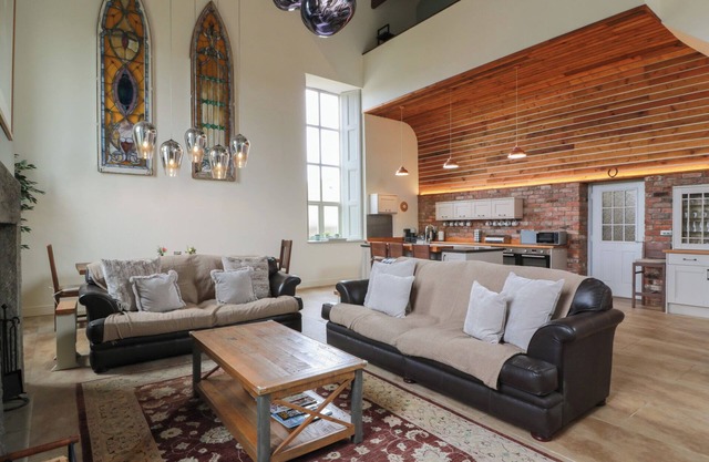 THE OLD CHAPEL, pet friendly, with open fire in Norham