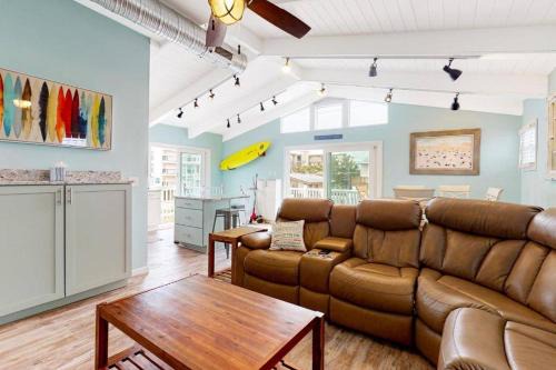 The Orange Crush - 5BR Beachfront Family Retreat