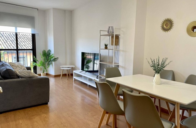 El Balcón de los Naranjos: Apartamento nuevo y equipado cerca del Puente Romano en Córdoba