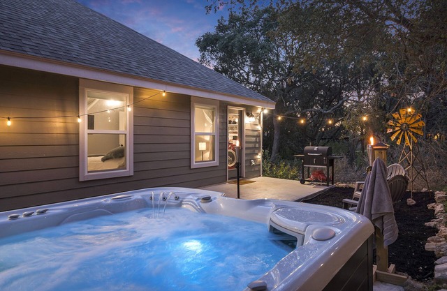The Overlook Cottage | Serene Spa | Mini Lake View