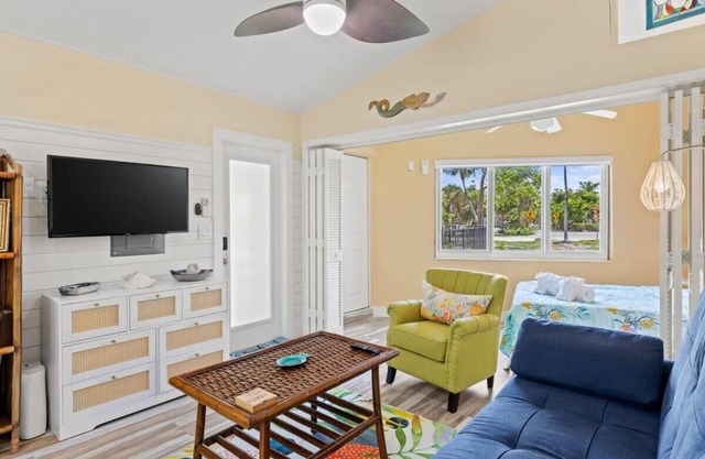 The Palms Cottage Two- A Green Haven on Sanibel