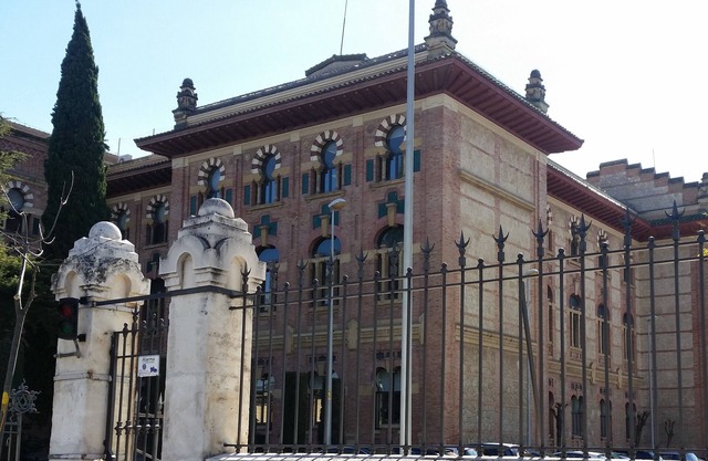 El Palomar Cordoba. Centrico, junto a estaciones, parking incluido.