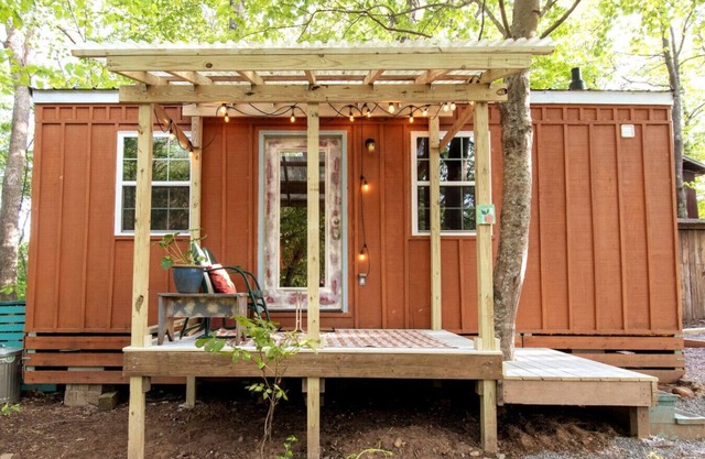 Ridgetop Tiny House | Displaced Locals/Workers