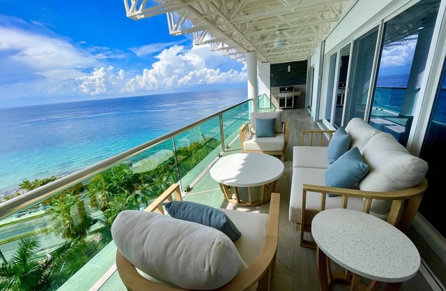 El Penthouse perfecto de 2 dormitorios con vista al mar, piscina, tenis y gimnasio, cerca del centro