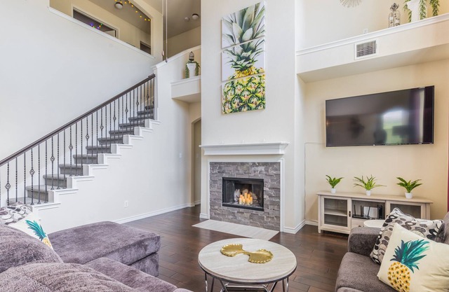 The Pineapple House - 15 Min. to Downtown Ft Worth