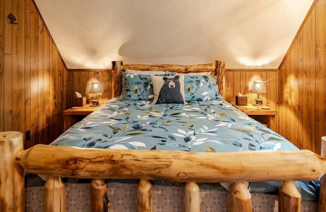 🐻The Poconos Rustic Cozy Bear Chalet Pet-Friendly