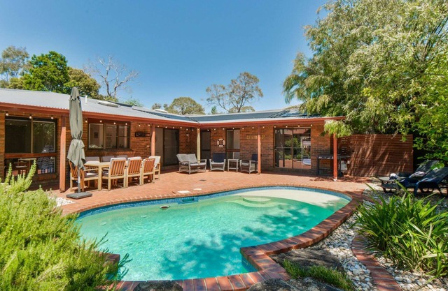 The Pool House - Ropa de cama, WIFI y Netflix