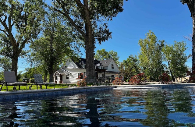 The Ranch House – Pool, Hot Tub & Fire Pit Retreat
