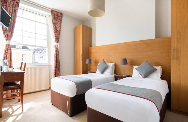 OYO the Regency, Clifton Bristol