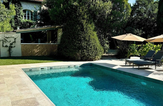 The reunion house, charm and calm in the heart of the village of Vaison!